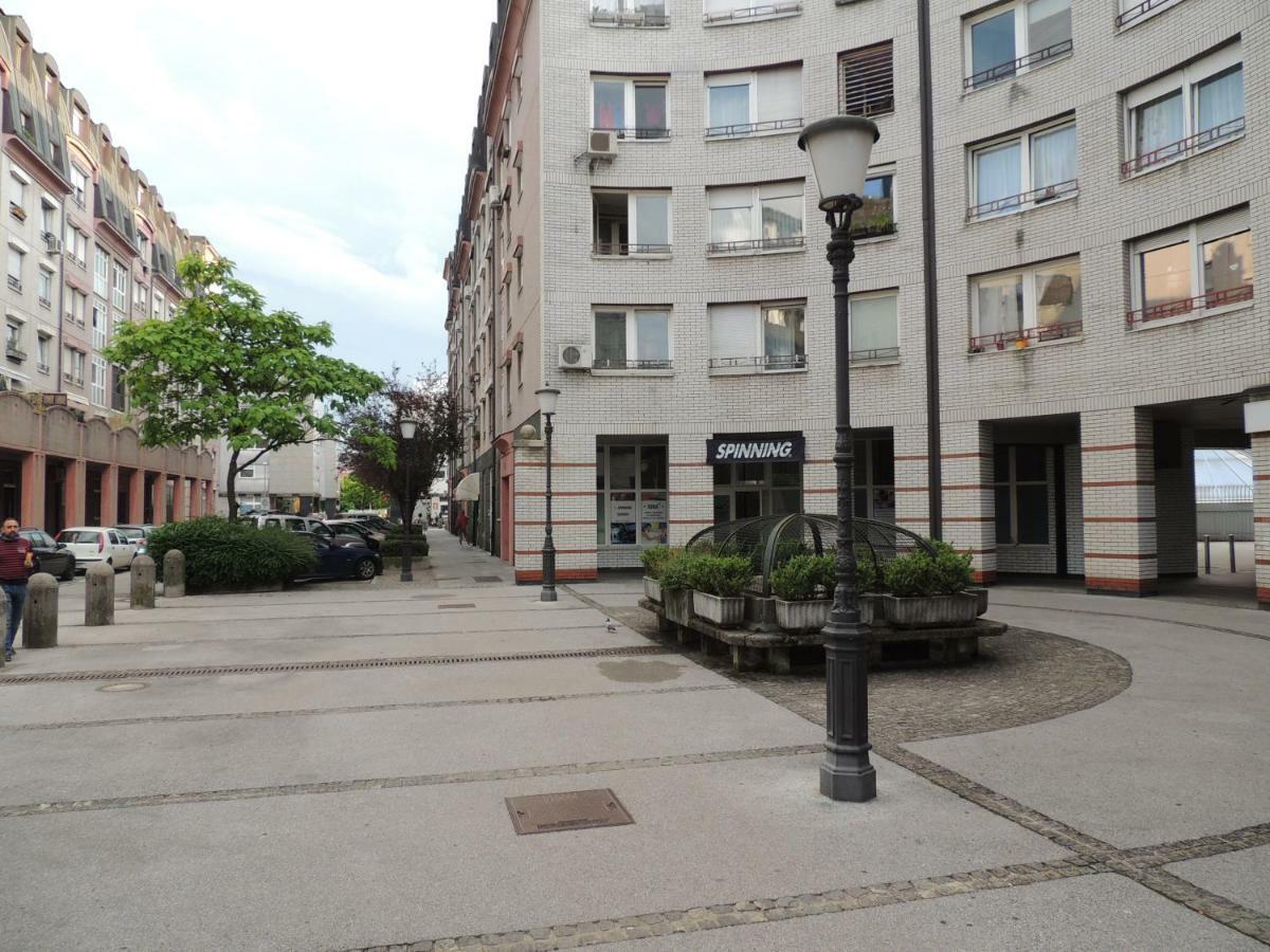 Apartment Emonca Ljubljana Exteriör bild
